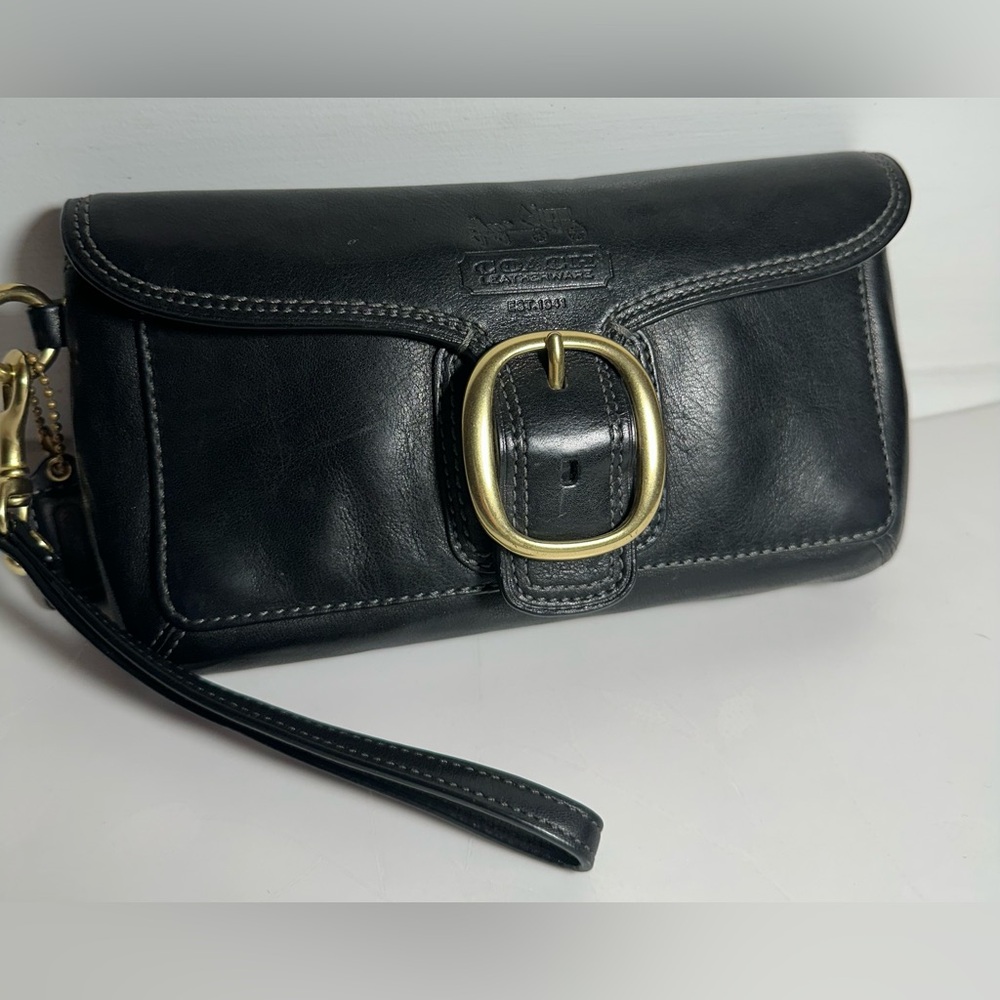 vintage Coach Bleecker leather wristlet clutch.